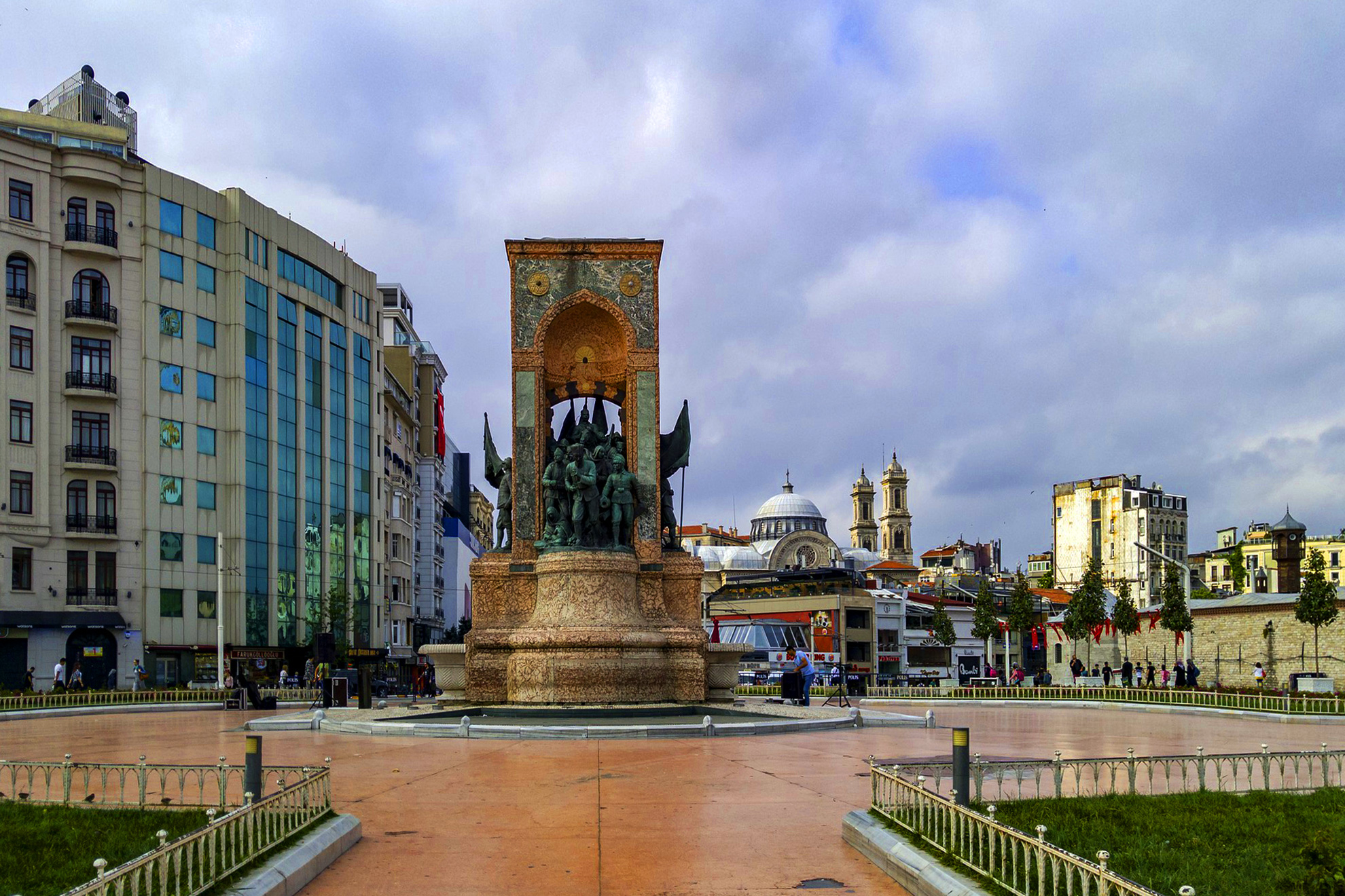  Истанбул - величието на една империя - Площад Таксим, Истанбул, Турция - Taksim Square, Istanbul, Turkey